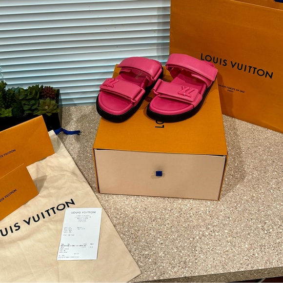 Louis Vuitton adorable pink mule sandals slides. size 8 US. Excellent condition. - Picture 15 of 16